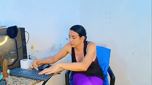 Oh Tique online show from April 2026 09:04:01 PM