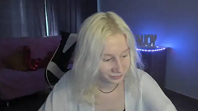 Snapshot of EnigmaSee chatting on June 2026 12:22:01 PM EnigmaSee online show from June 2026 12:22:01 PM