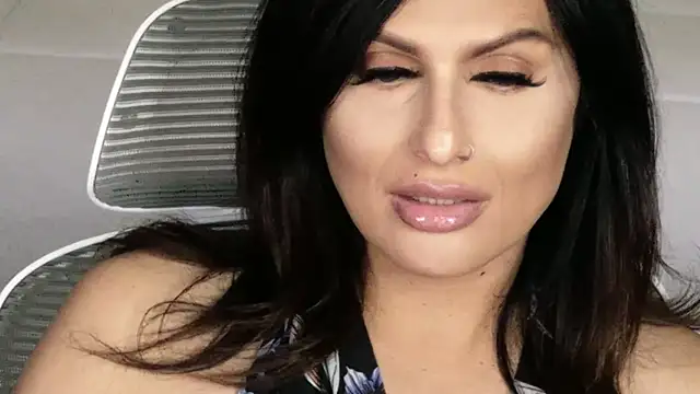 xprettysmilex online show from April 2026 06:46:01 PM