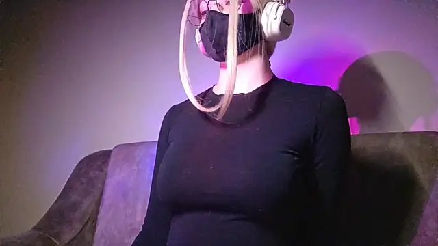 DanaWard online show from April 2026 10:14:02 PM