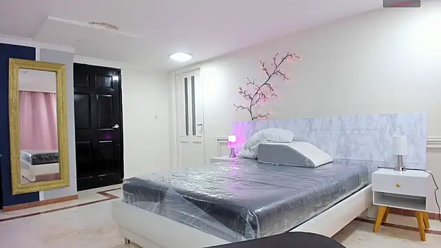 charolbruce 1 online show from April 2026 11:57:01 AM