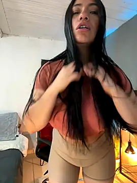 emmily d online show from November 2025 07:04:01 PM