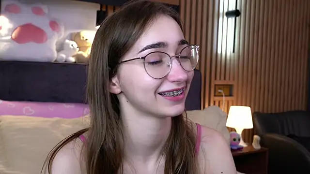 PollyBeev online show from November 2025 07:25:01 AM