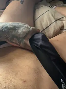 hottwoboys online show from April 2026 11:48:01 AM