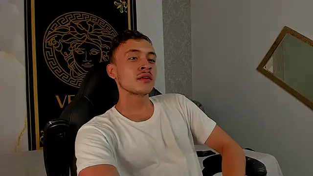 Desmon Clark online show from March 2025 05:44:01 AM