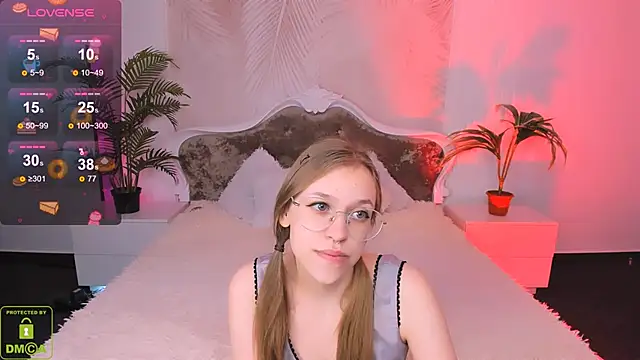 LayriantaVee online show from March 2025 06:58:02 AM