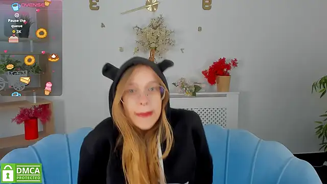 LayriantaVee online show from October 2025 06:12:02 AM