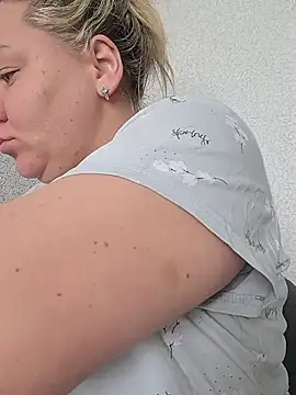 Snapshot of Anna_Curvy chatting on March 2026 04:17:02 AM Anna Curvy online show from March 2026 04:17:02 AM