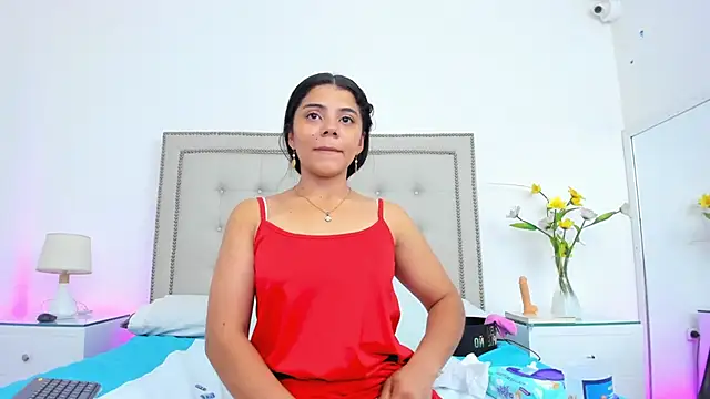 JulieeHabubu online show from April 2026 08:28:02 PM