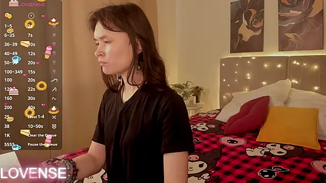 Emily Strikeee online show from April 2026 01:30:01 AM