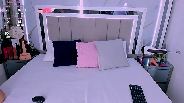 LauraSmith-01 online show from April 2026 06:42:01 PM