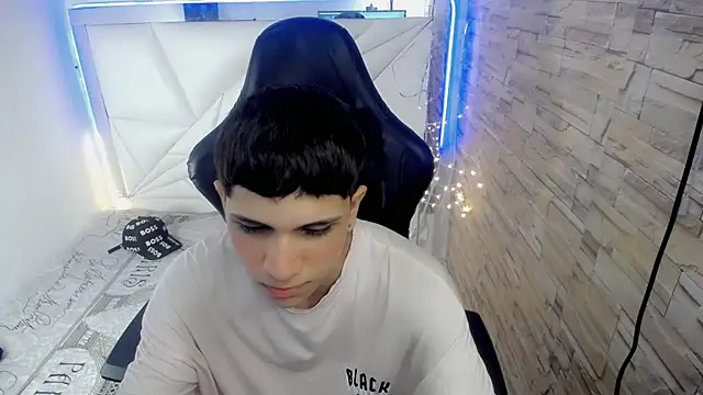 Brayan lopezz online show from December 2024 01:53:02 PM