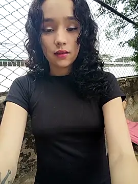 sweet outdoor charm online show from February 2026 07:28:02 PM