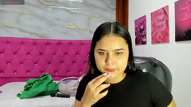 Snapshot of Helen_russo chatting on April 2026 06:14:02 PM Helen russo online show from April 2026 06:14:02 PM
