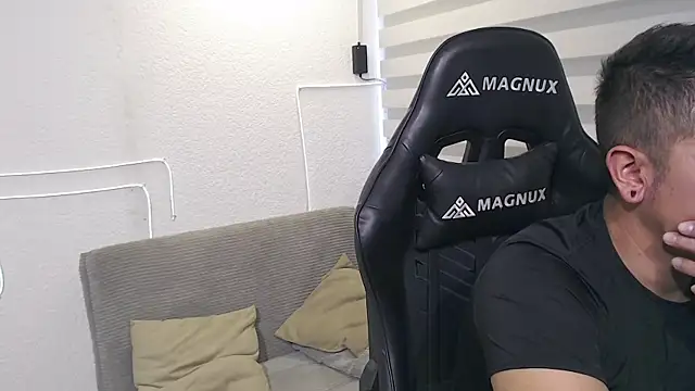 team dinamite69 online show from April 2026 01:13:02 PM