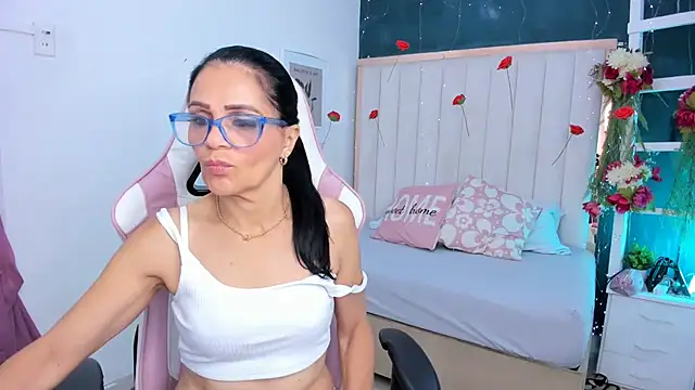 margot smith  online show from March 2026 12:38:01 PM