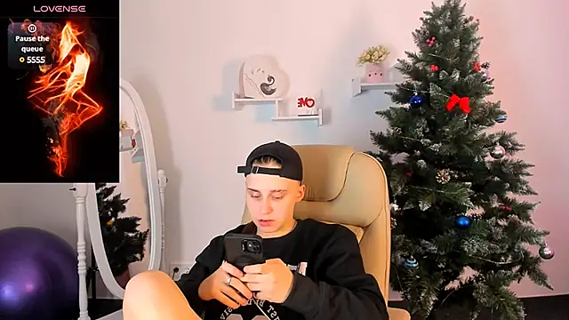 Dolly  Queen  online show from December 2024 02:33:02 AM