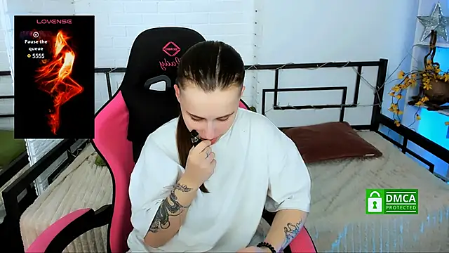 Dolly  Queen  online show from December 2024 11:14:01 PM