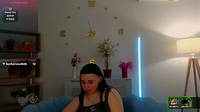 Dolly  Queen  online show from February 2025 01:00:02 AM