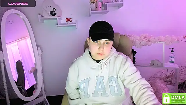 Dolly  Queen  online show from March 2025 09:05:02 PM