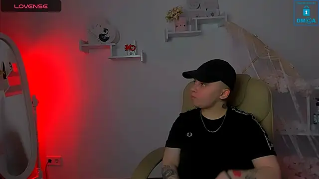 Dolly  Queen  online show from March 2025 01:00:02 AM