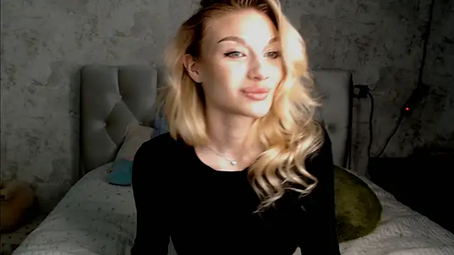 Snapshot of Ella_Milla chatting on June 2026 12:37:01 PM Ella Milla online show from June 2026 12:37:01 PM