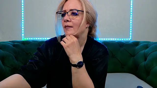 Snapshot of IvanaCharm chatting on July 2026 03:32:01 AM IvanaCharm online show from July 2026 03:32:01 AM