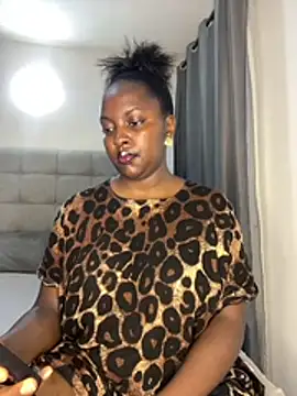 Snapshot of prettiepearl chatting on June 2026 05:35:01 AM prettiepearl online show from June 2026 05:35:01 AM