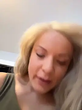 EllaSnow online show from April 2026 12:54:01 PM