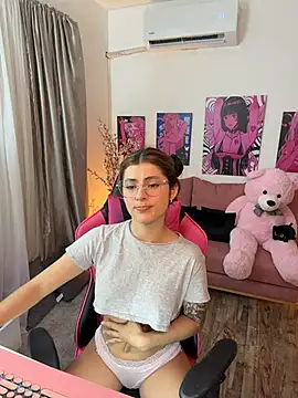 Snapshot of annieesweett chatting on June 2026 10:58:02 PM annieesweett online show from June 2026 10:58:02 PM