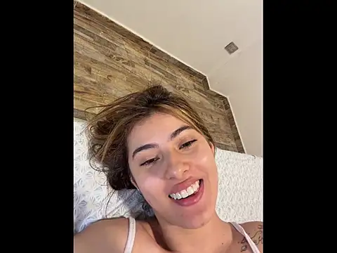 Snapshot of annieesweett chatting on July 2026 11:45:02 PM annieesweett online show from July 2026 11:45:02 PM