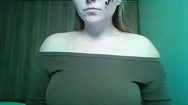 Evasapples online show from April 2026 10:07:02 PM