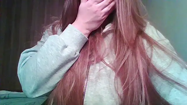 Evasapples online show from April 2026 07:37:01 PM