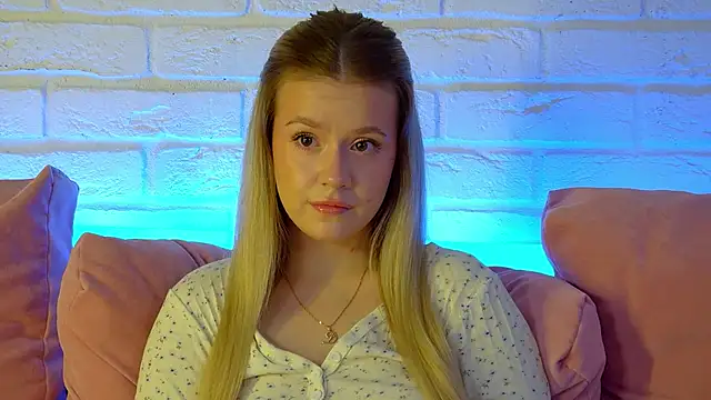 MilanaBalmain online show from April 2026 04:26:02 AM