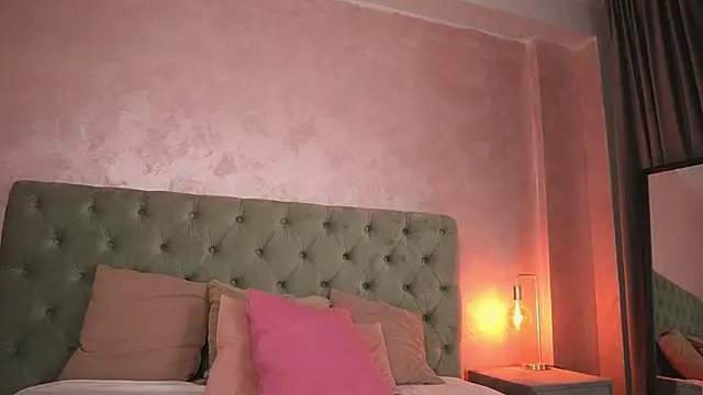 Snapshot of LucyWilow chatting on July 2026 04:18:01 AM LucyWilow online show from July 2026 04:18:01 AM