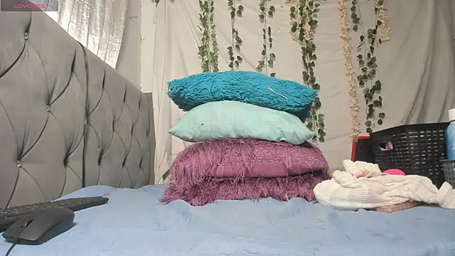 imtiffany w online show from October 2025 01:52:01 PM