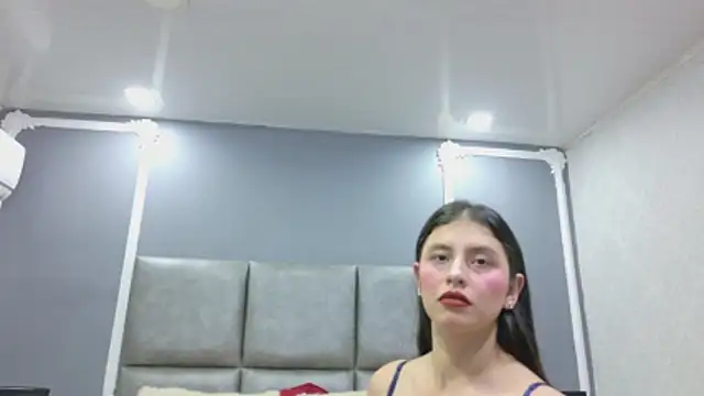 MadelineBeckert online show from April 2026 07:03:02 PM