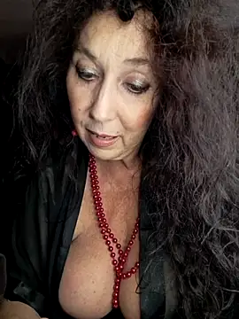 Snapshot of GypsyEsmeralda chatting on October 2025 03:57:02 PM GypsyEsmeralda online show from October 2025 03:57:02 PM