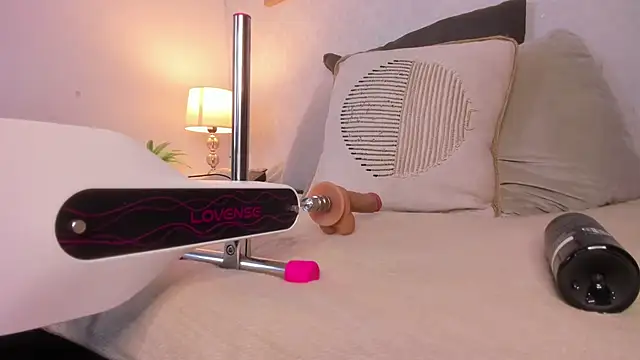 Caroline dh online show from April 2026 11:39:02 AM