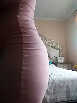 Feathergal69  online show from September 2025 01:12:02 PM