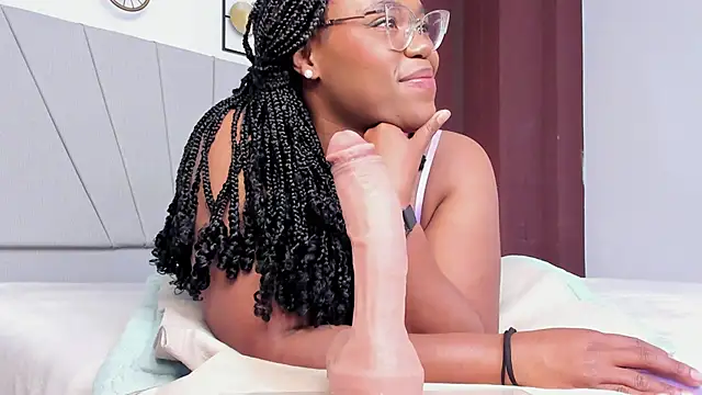 Snapshot of Makena_gh chatting on May 2026 03:23:01 AM Makena gh online show from May 2026 03:23:01 AM