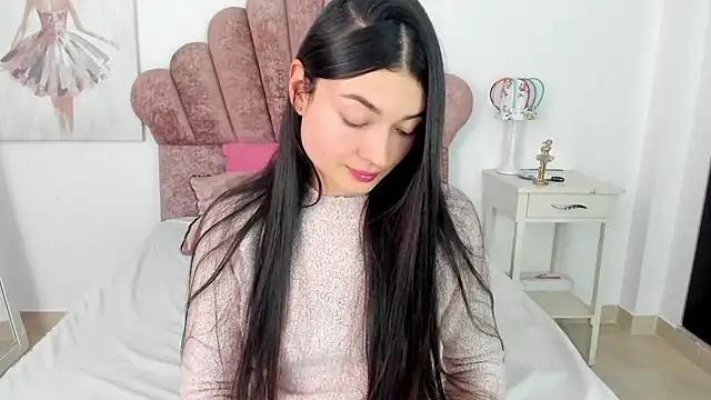 lauraparisi online show from September 2025 09:40:02 PM