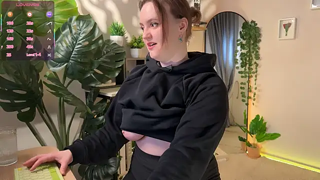 Lella Ryann  online show from April 2026 08:24:02 PM