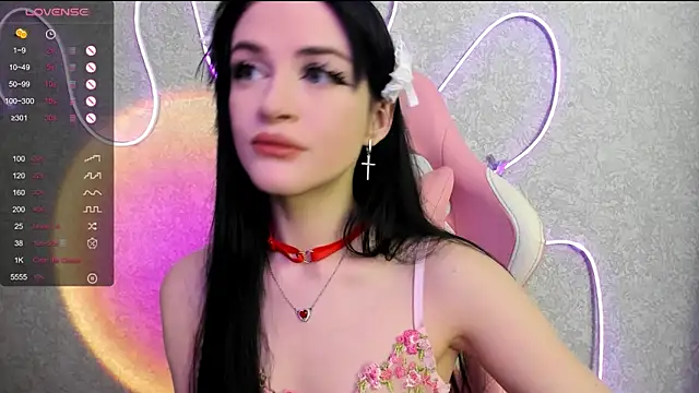 Snapshot of Molly_Crystall chatting on June 2026 04:14:02 AM Molly Crystall online show from June 2026 04:14:02 AM