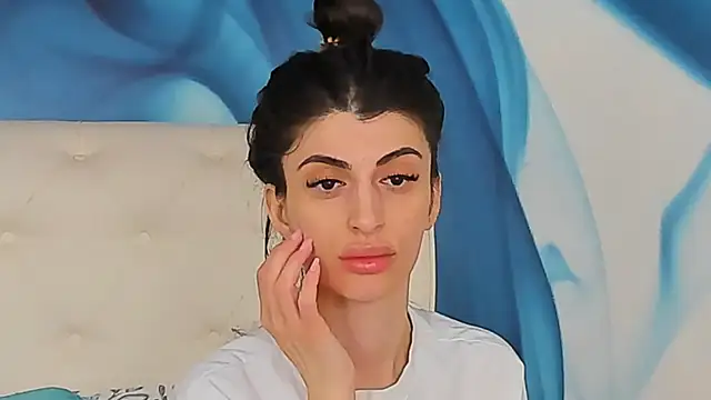 SkinnyDolly online show from April 2026 02:31:01 AM