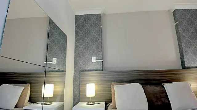 Mistyca online show from October 2025 10:45:01 AM