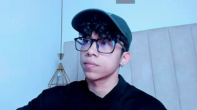 AkazaBoy  online show from April 2026 08:12:02 PM