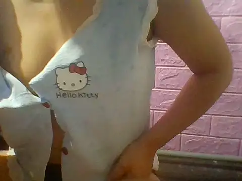 Mimi18x online show from July 2026 01:32:02 PM