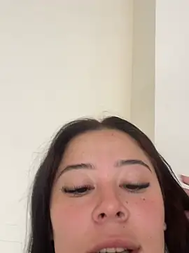 Dafne ros online show from July 2026 02:10:01 PM
