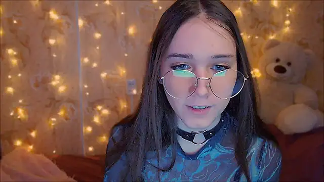 fluffy kitty  online show from February 2026 07:57:02 PM